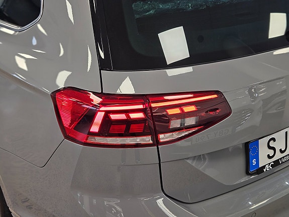 Volkswagen Passat 9 of 23