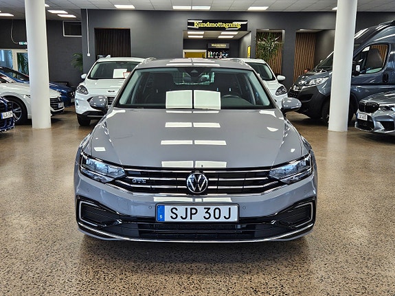 Volkswagen Passat 3 of 23