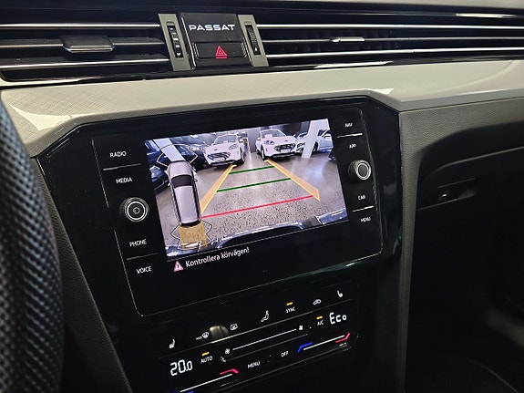 Volkswagen Passat 11 of 23