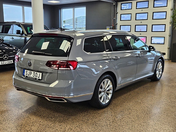 Volkswagen Passat 7 of 23