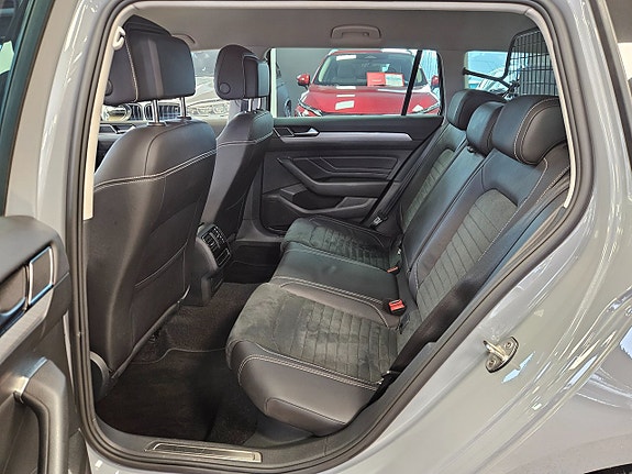 Volkswagen Passat 21 of 23
