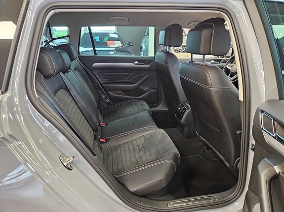 Volkswagen Passat 20 of 23