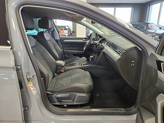 Volkswagen Passat 19 of 23
