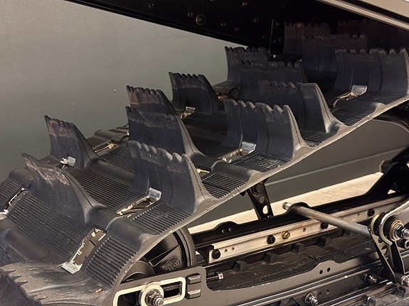 Lynx Shredder RE 850 E-tec 3700 Hub | 126 mil | Nyservad 7 of 13