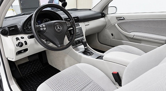 Mercedes-Benz C180 14 of 16