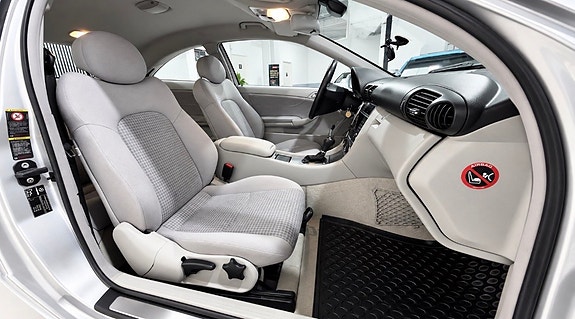 Mercedes-Benz C180 9 of 16