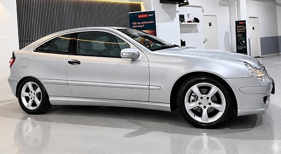 Mercedes-Benz C180 3 of 16