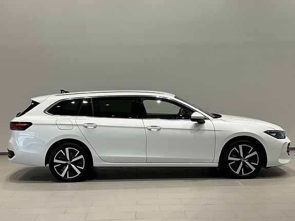 Volkswagen Passat 5 of 27