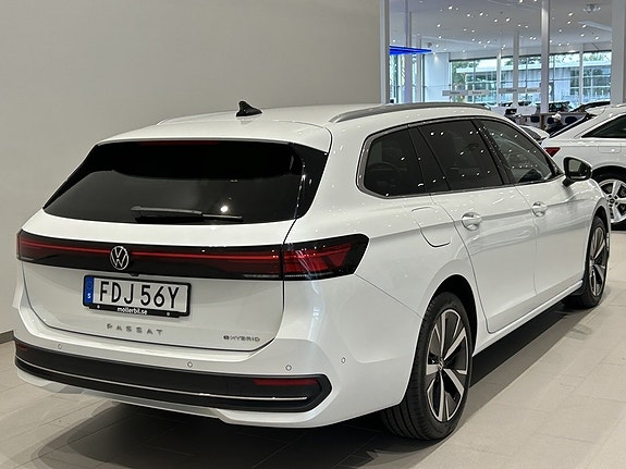Volkswagen Passat 7 of 27