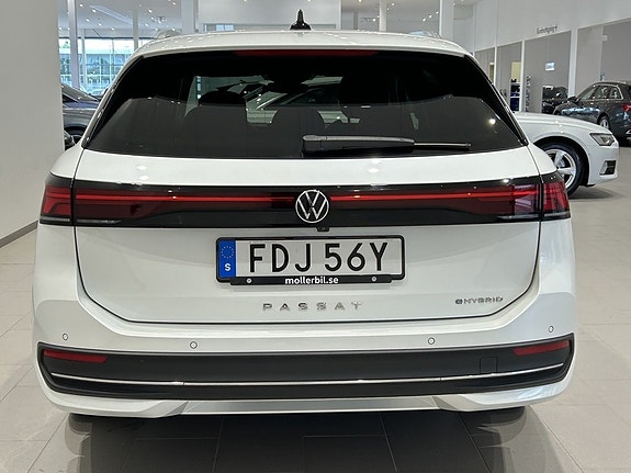 Volkswagen Passat 8 of 27