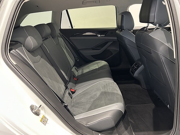 Volkswagen Passat 11 of 27