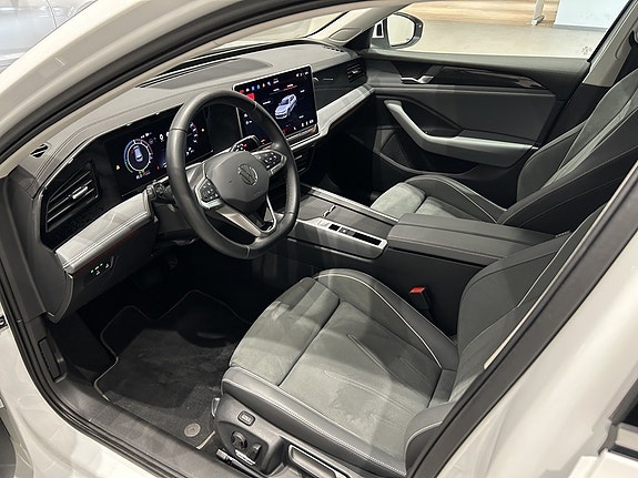 Volkswagen Passat 15 of 27