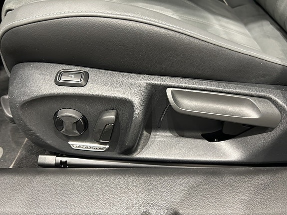 Volkswagen Passat 16 of 27