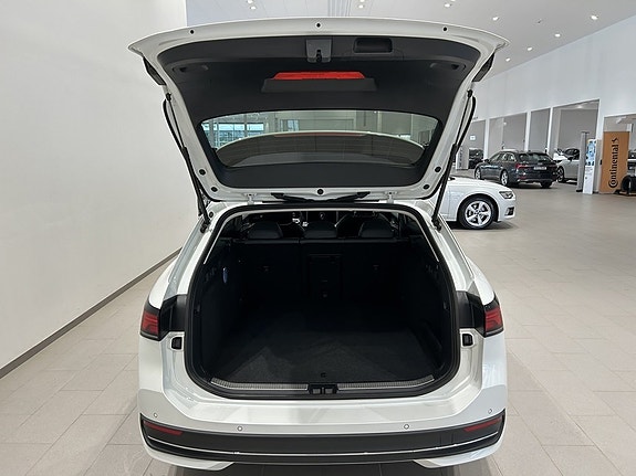 Volkswagen Passat 9 of 27