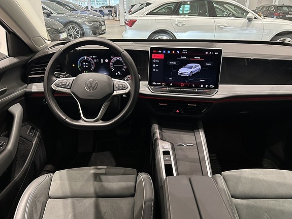 Volkswagen Passat 13 of 27
