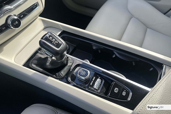 Volvo XC60 19 of 25