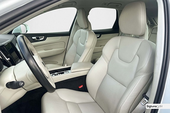Volvo XC60 12 of 25