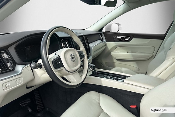 Volvo XC60 11 of 25