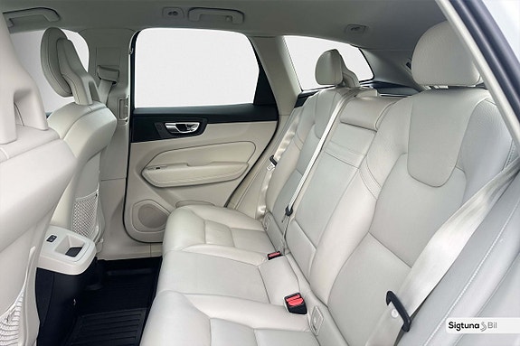 Volvo XC60 14 of 25