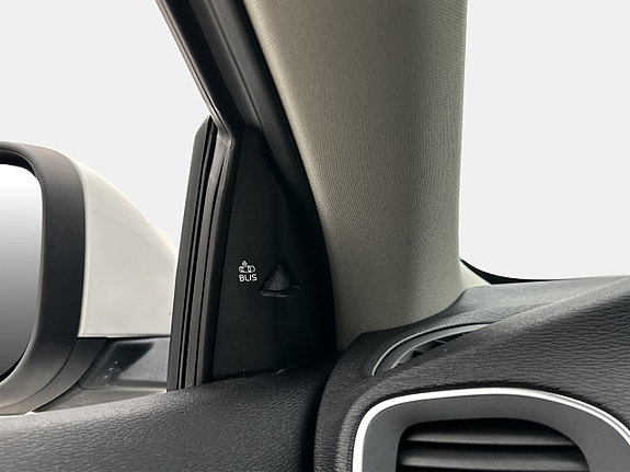 Volvo V40 13 of 30