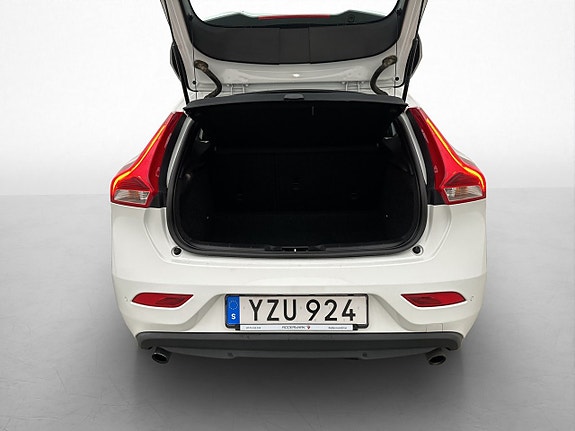 Volvo V40 8 of 30