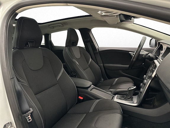 Volvo V40 11 of 30