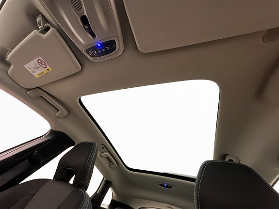 Volvo V40 12 of 30