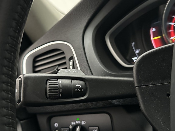 Volvo V40 25 of 30