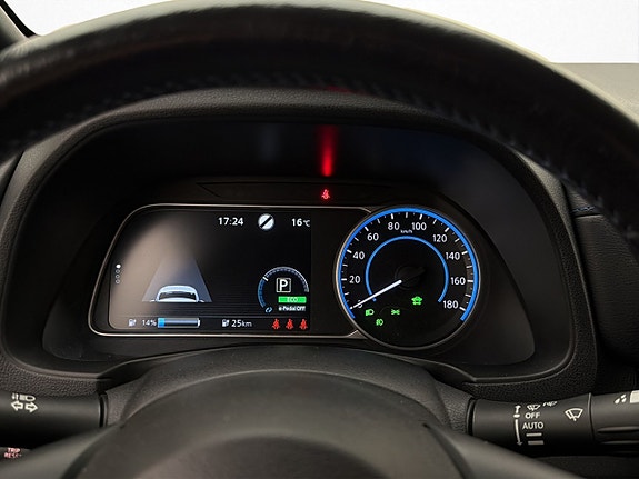 Nissan Leaf 23 of 30