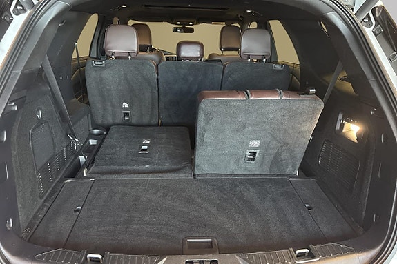 Ford Explorer 8 of 10