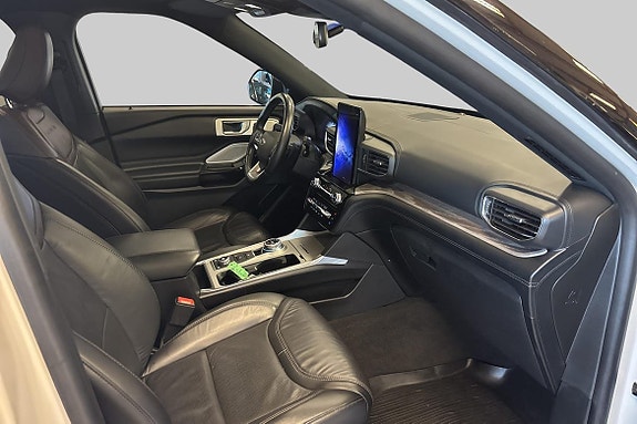 Ford Explorer 4 of 10