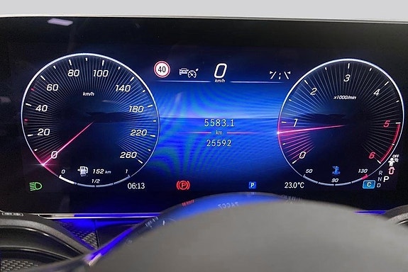 Mercedes-Benz V300 10 of 15