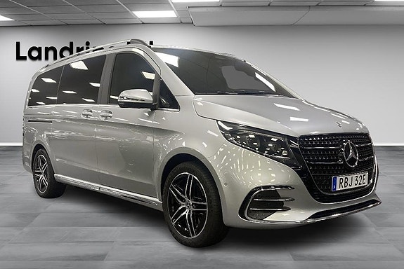 Mercedes-Benz V300 3 of 15