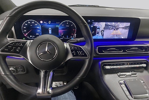 Mercedes-Benz V300 11 of 15