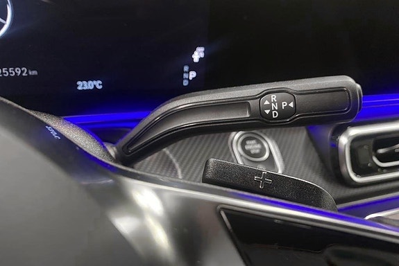 Mercedes-Benz V300 12 of 15