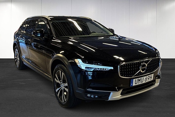Volvo V90 Cross Country 2 of 23