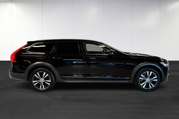 Volvo V90 Cross Country 8 of 23