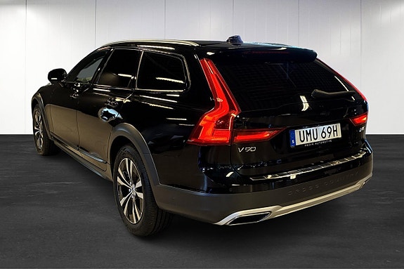 Volvo V90 Cross Country 4 of 23