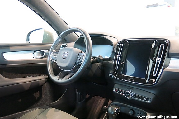 Volvo XC40 7 of 20