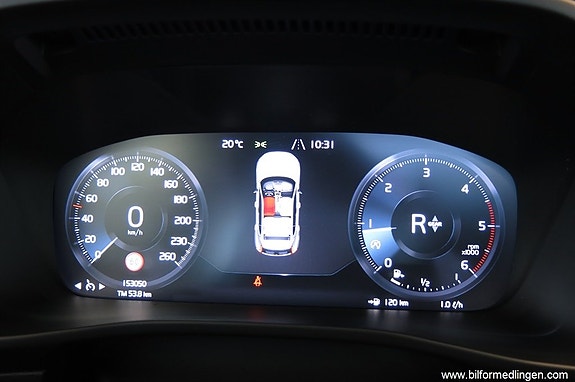 Volvo XC40 13 of 20