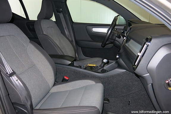Volvo XC40 8 of 20