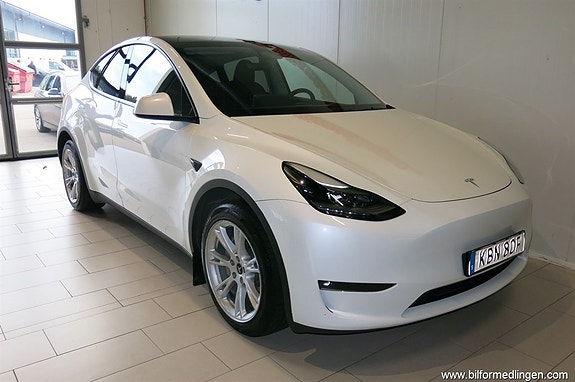 Tesla Model Y 6 of 17
