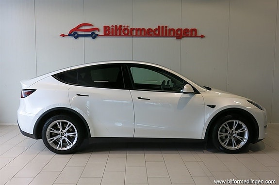 Tesla Model Y 2 of 17