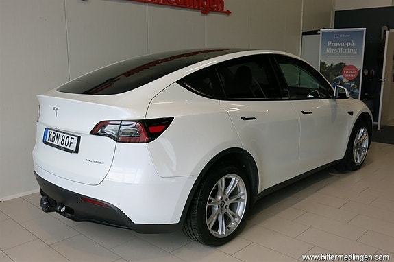 Tesla Model Y 4 of 17