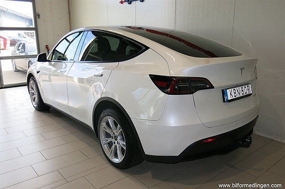 Tesla Model Y 5 of 17