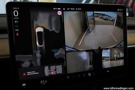 Tesla Model Y 14 of 17
