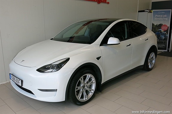 Tesla Model Y 3 of 17