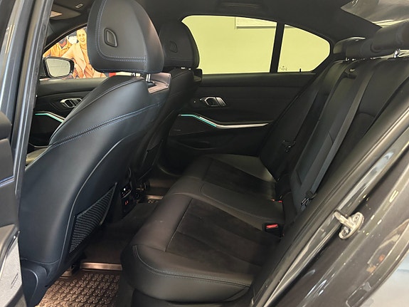 BMW 320d 26 of 30