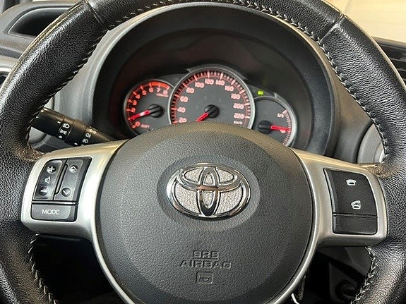 Toyota Yaris 7 of 10