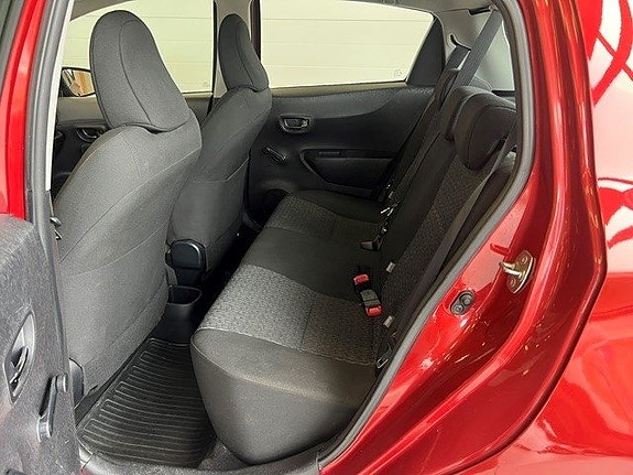 Toyota Yaris 6 of 10